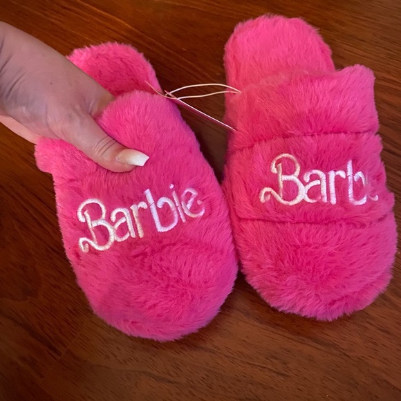 🎉Super Cute Bright Pink BARBIE Slippers 🥰 - Picture 2 of 5